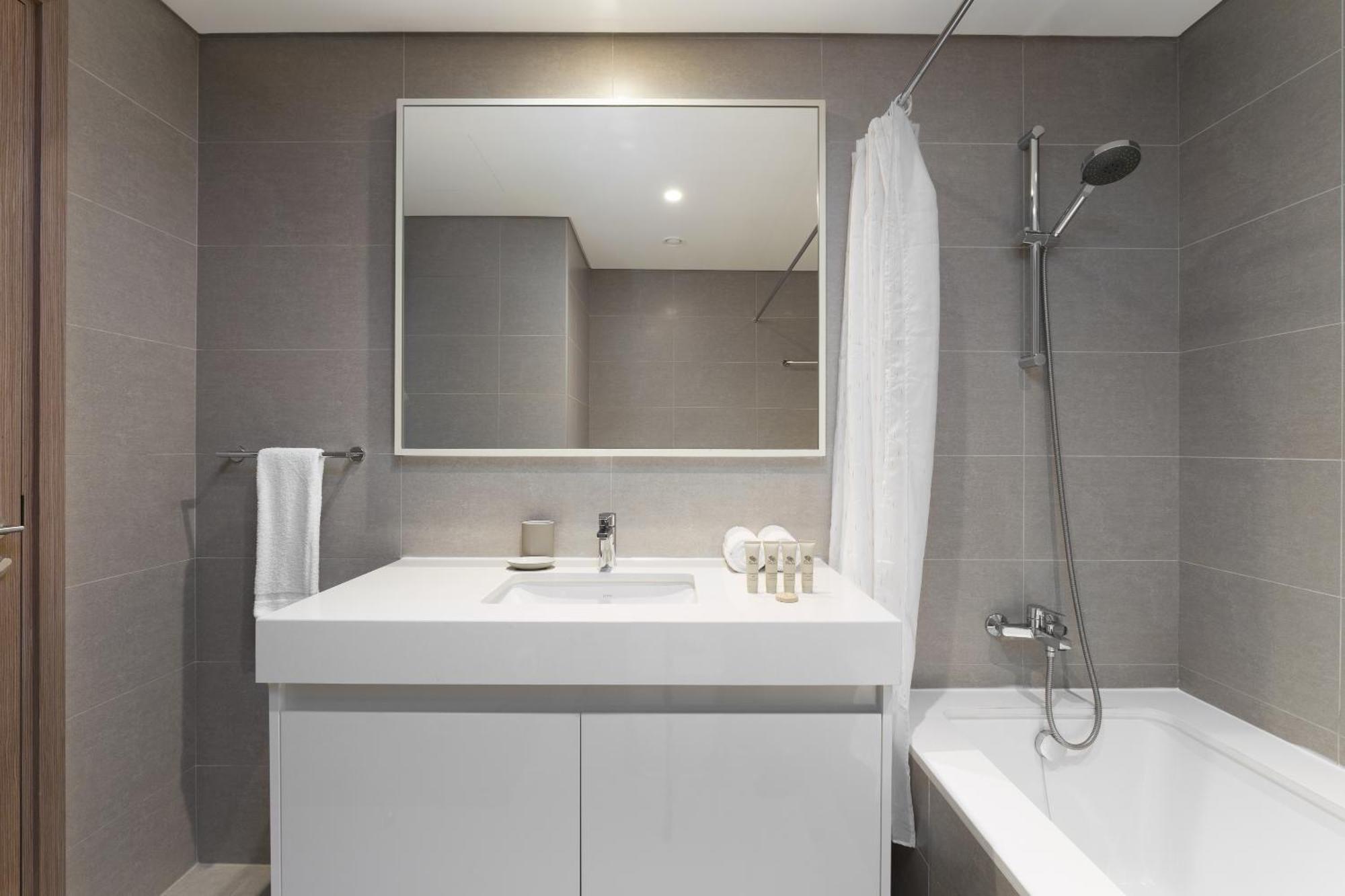 Maison Privee - Elevated Living With Spectacular Burj Khalifa Views 두바이 외부 사진